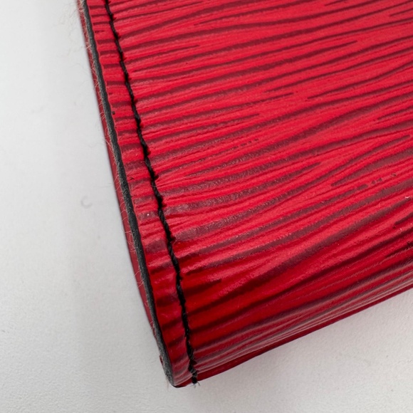 LOUIS VUITTON Epi Art Deco Clutch Red - Picture 4 of 11